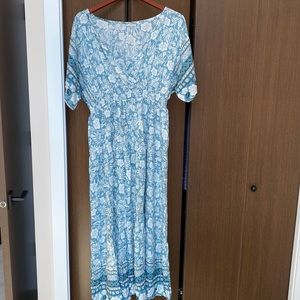 Women’s XL v-neck, short sleeved maxi dress. Teal and white floral/bird pattern